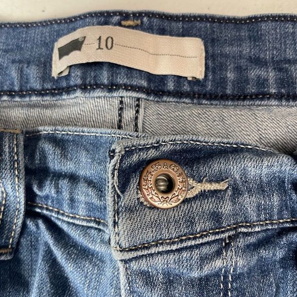 Levi’s Cuffed Capri Jeans Women’s Size 10 - Picture 2 of 10